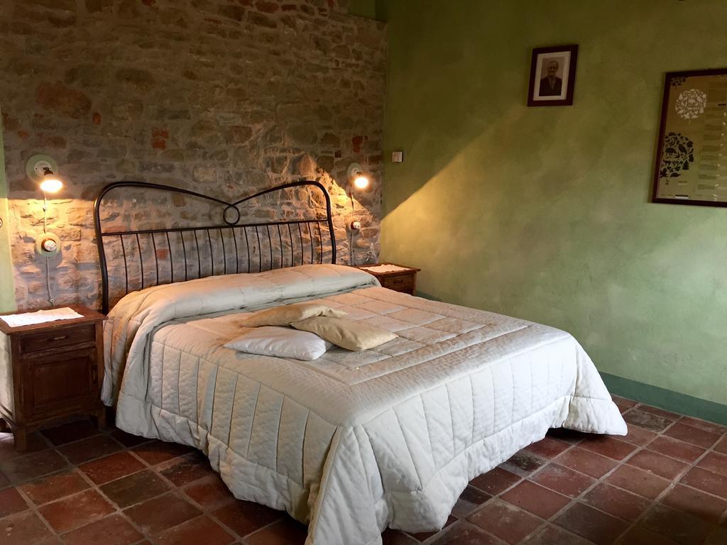 Dimora Storico Romantica Il Sole E La Luna Cerretto Langhe Quarto foto